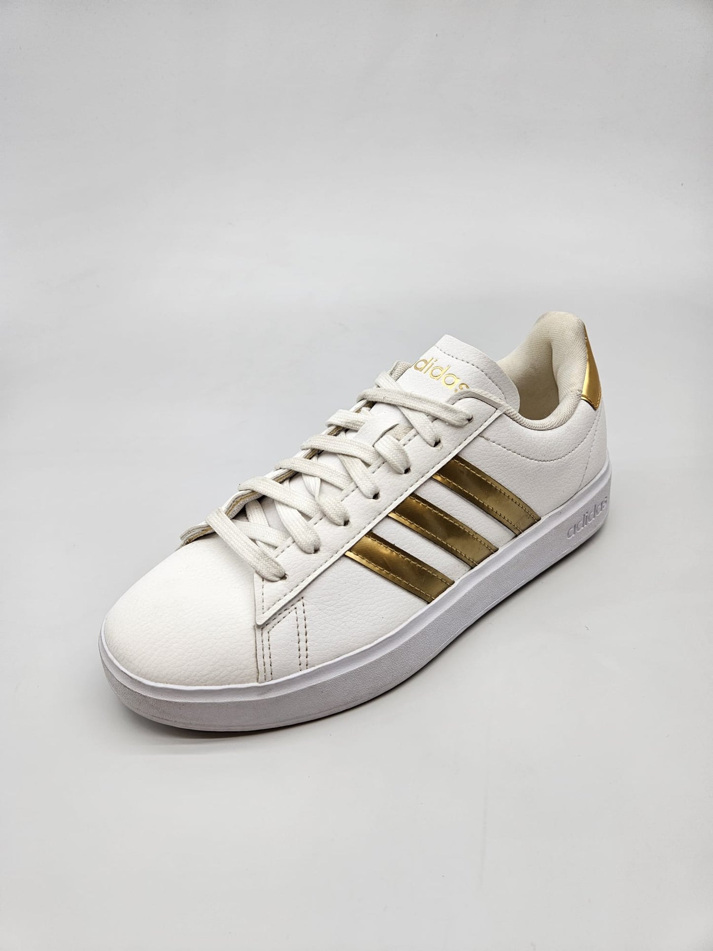 ADIDAS NOVI ORIGINAL PATIKI BR 38