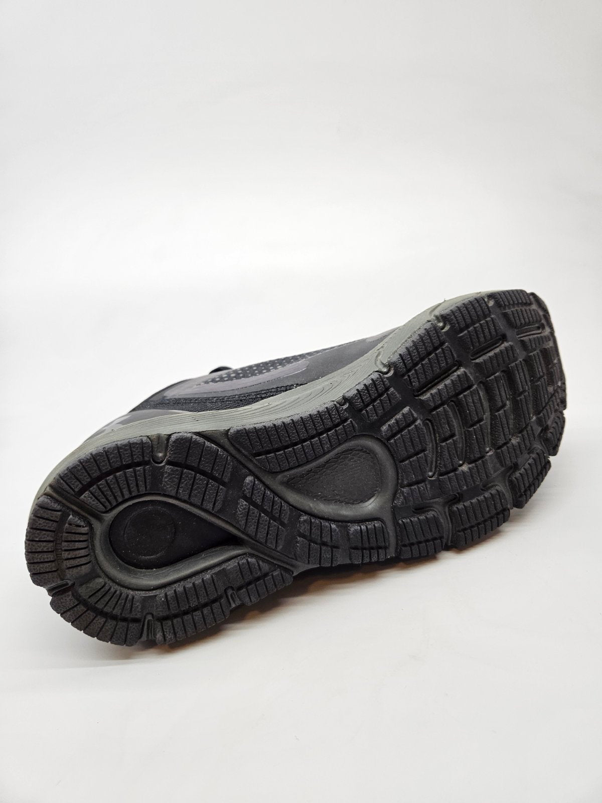 UNDER ARMOUR NOVI ORIGINAL PATIKI BR 40