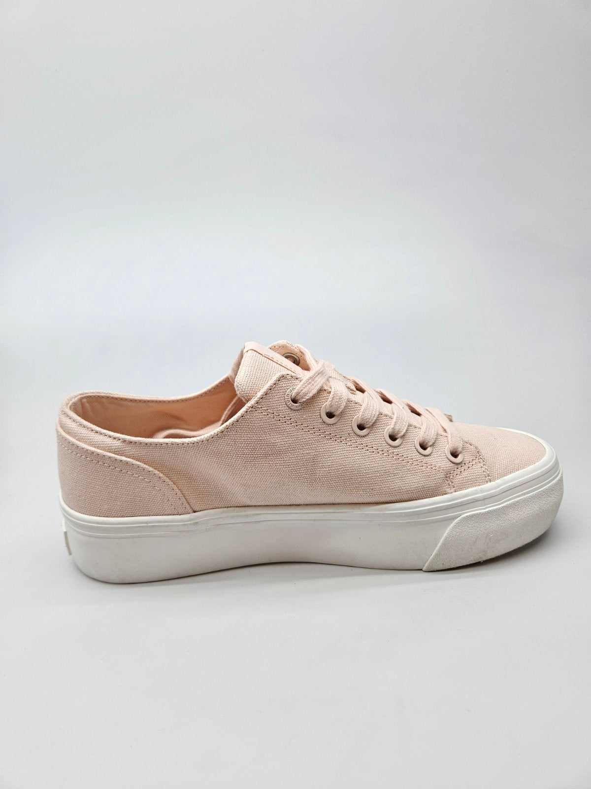 CALVIN KLEIN NOVI ORIGINAL PATIKI BR 38
