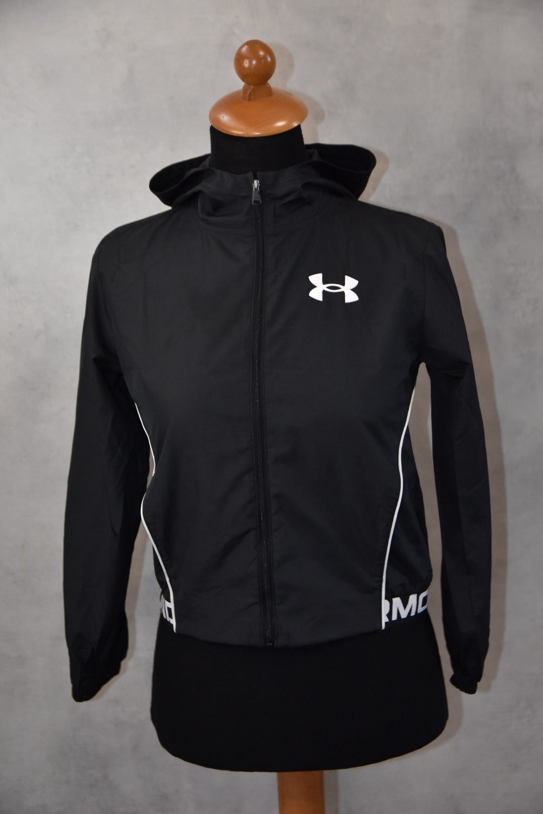 UNDER ARMOUR ZENSKA DETSKA TRENERKA GOLEMINA M