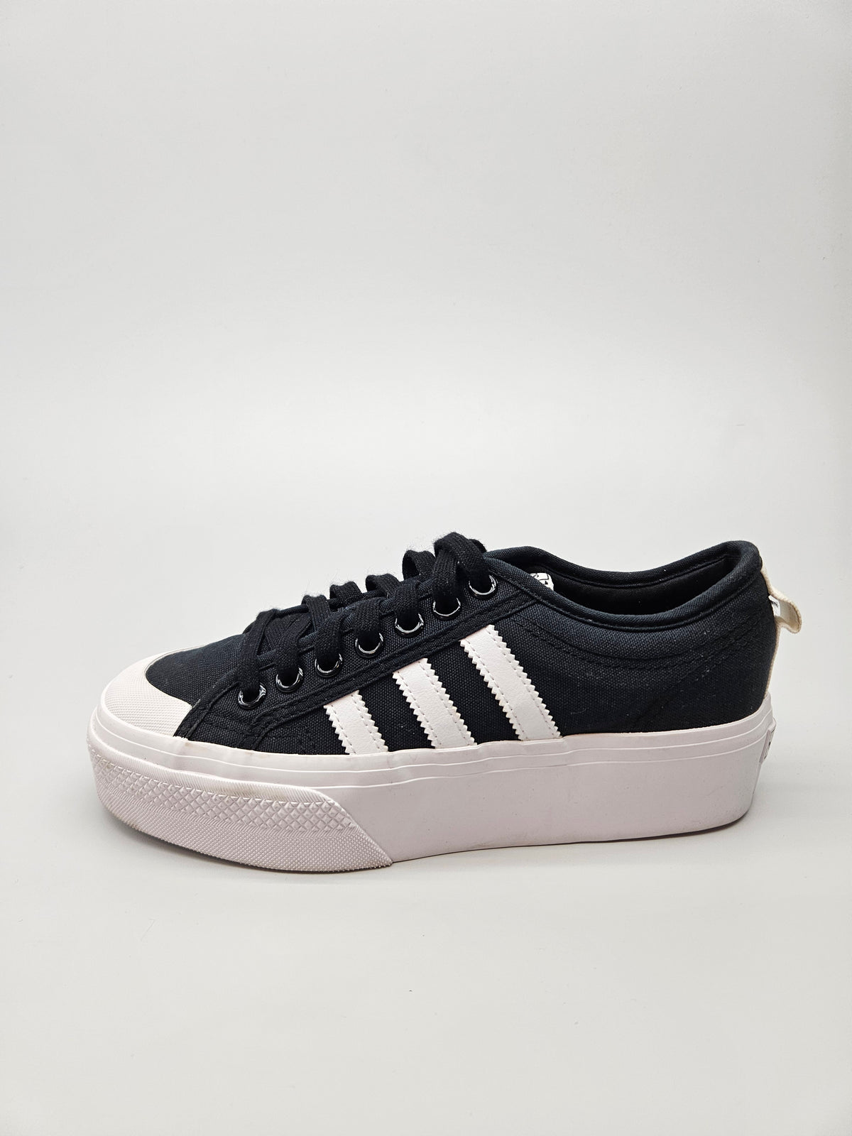 ADIDAS NOVI ORIGINAL PATIKI BR 40