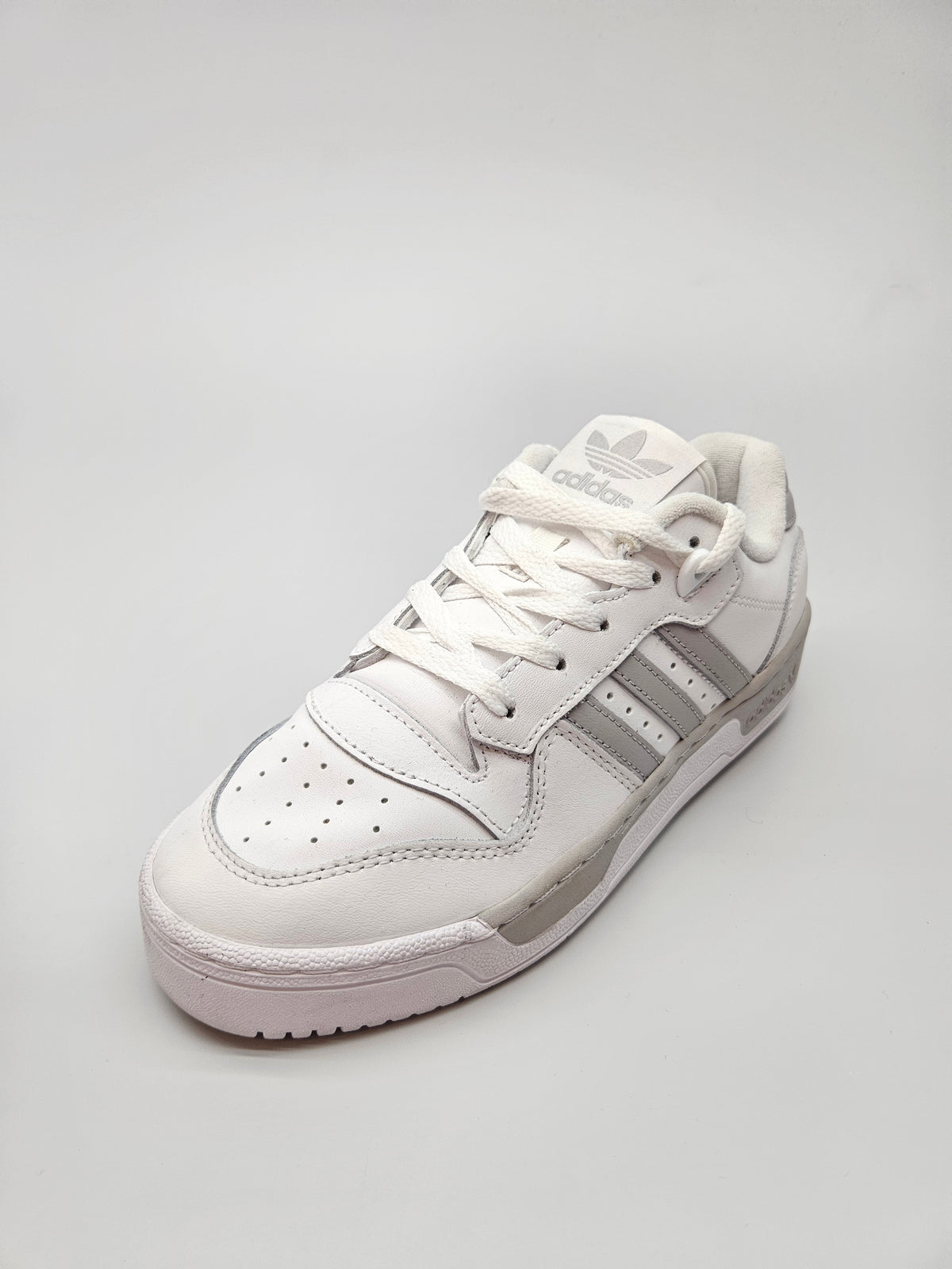ADIDAS NOVI ORIGINAL PATIKI 38