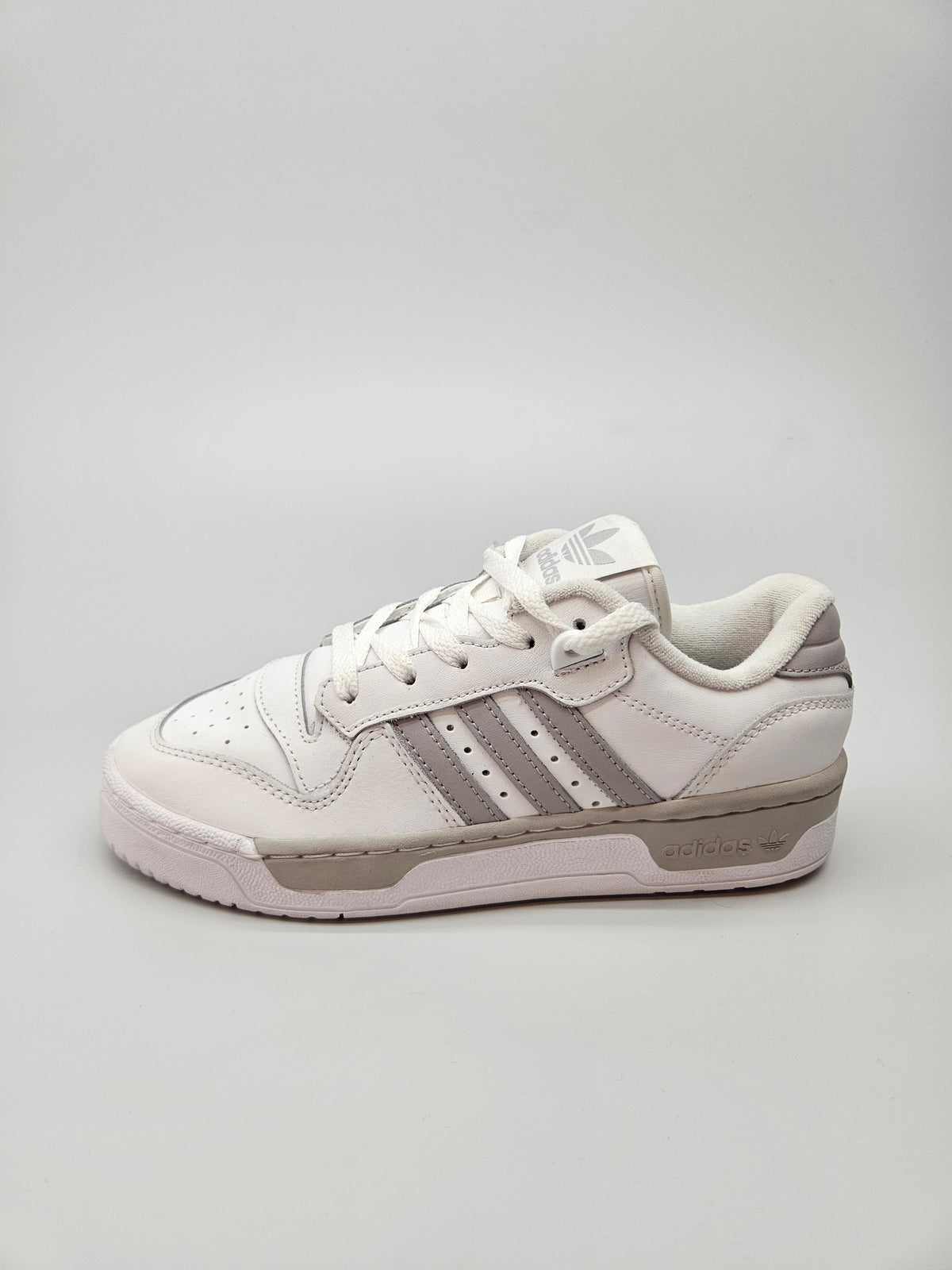 ADIDAS NOVI ORIGINAL PATIKI 38