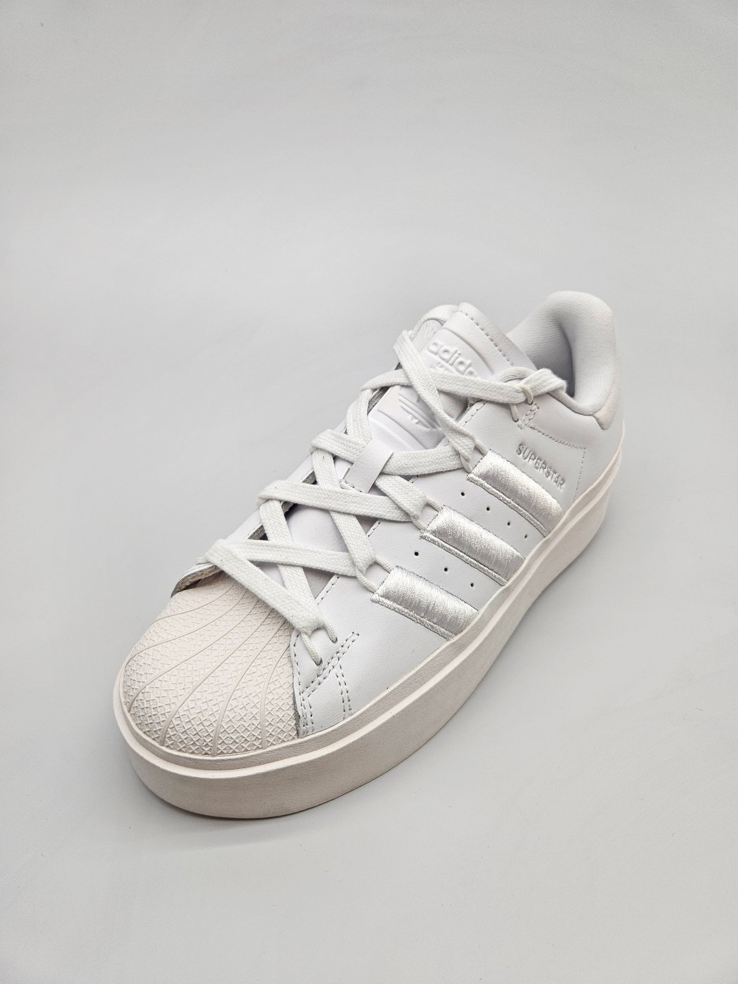 ADIDAS NOVI ORIGINAL PATIKI BR 40