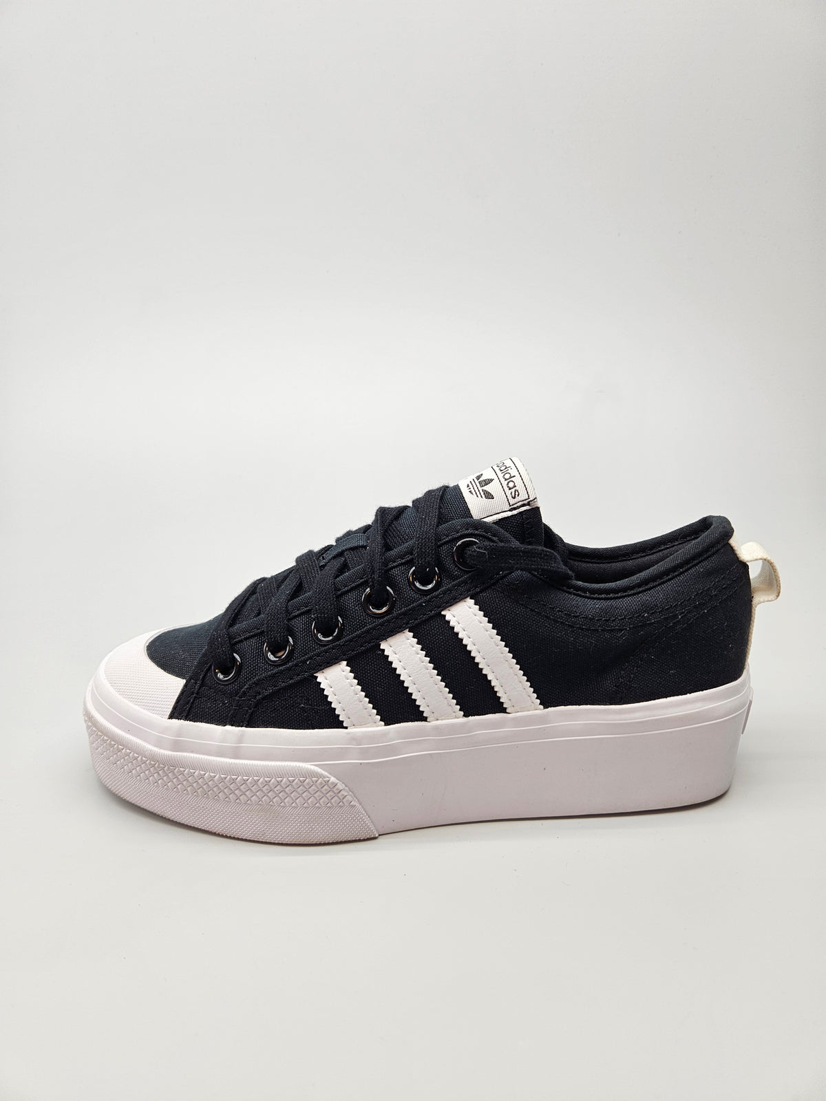 ADIDAS NOVI ORIGINAL PATIKI BR 38