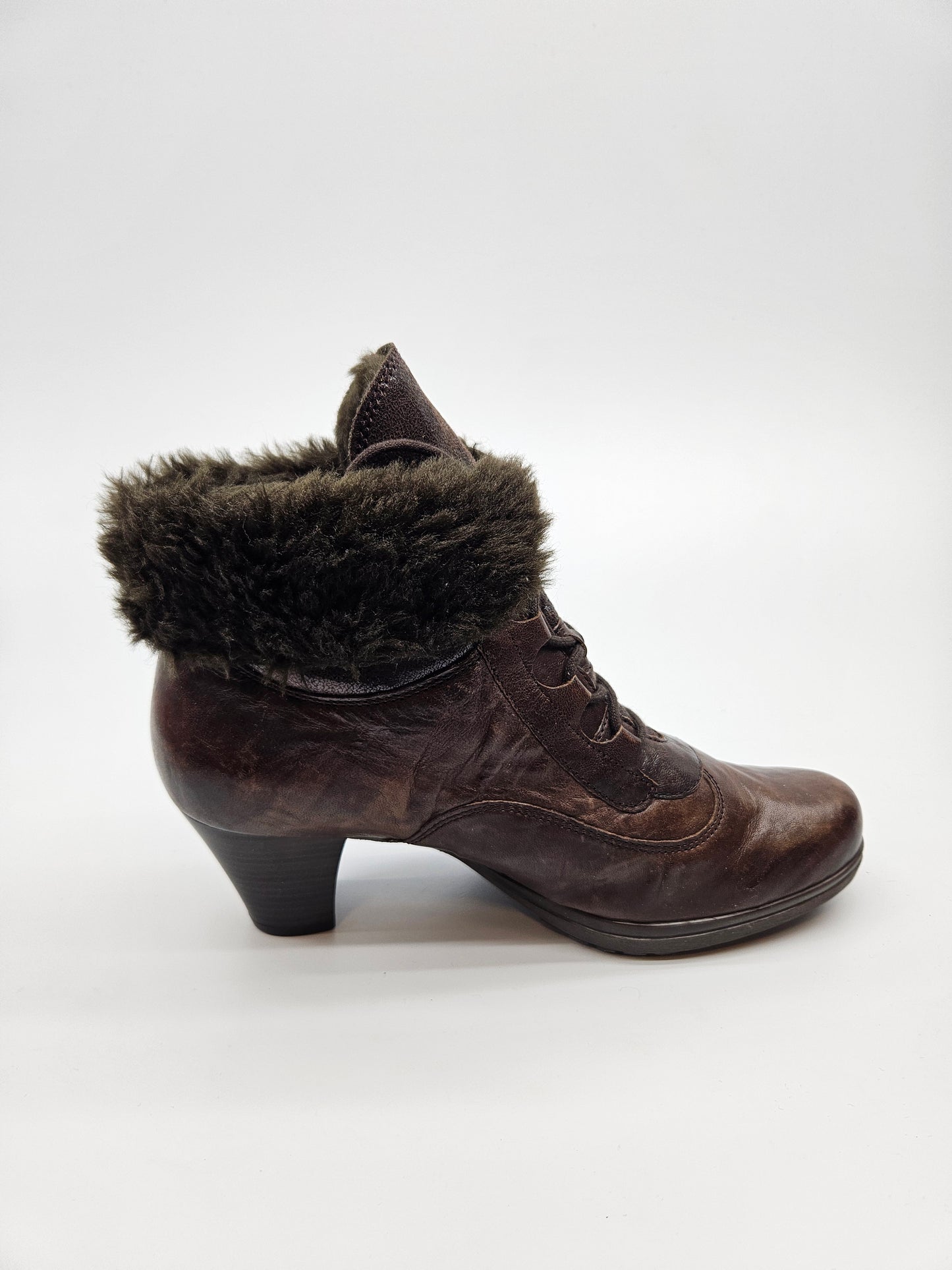 GABOR NOVI ORIGINAL KOZNI CIZMI BR 39.5