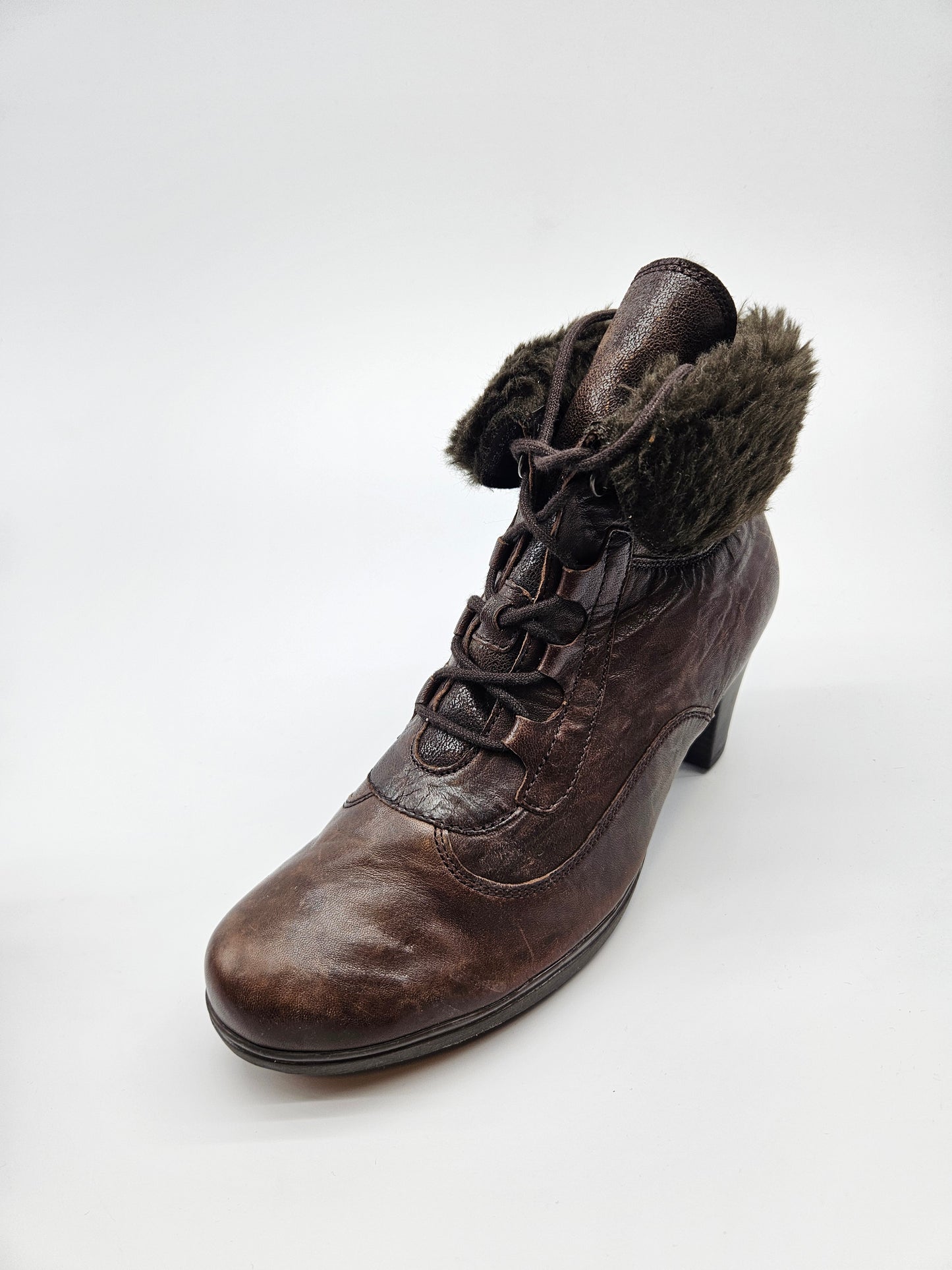 GABOR NOVI ORIGINAL KOZNI CIZMI BR 39.5