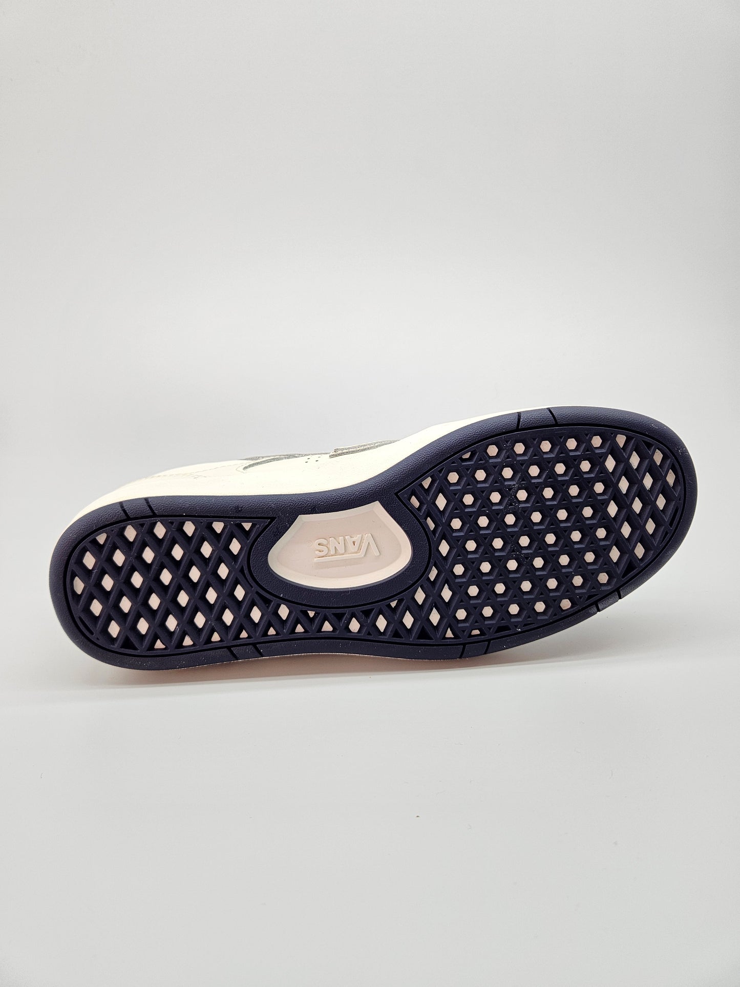 VANS NOVI ORIGINAL PATIKI BR 40.5