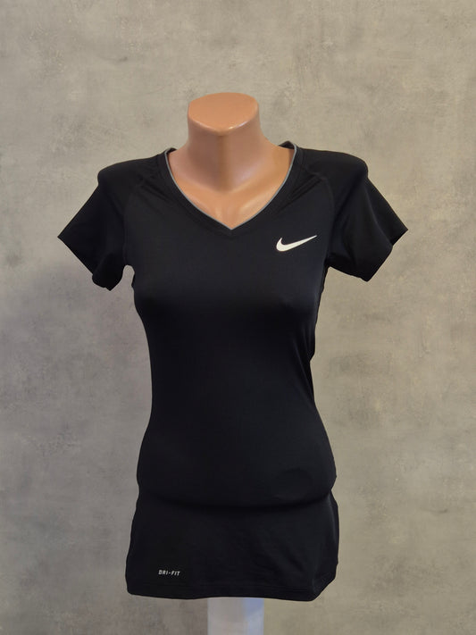 NIKE ZENSKA MAICA GOLEMINA XS