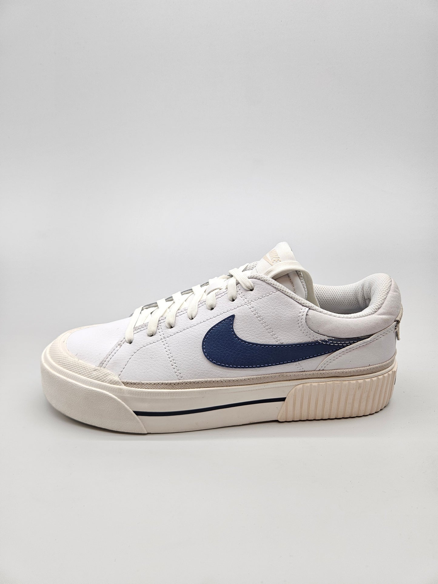 NIKE NOVI ORIGINAL PATIKI BR 41