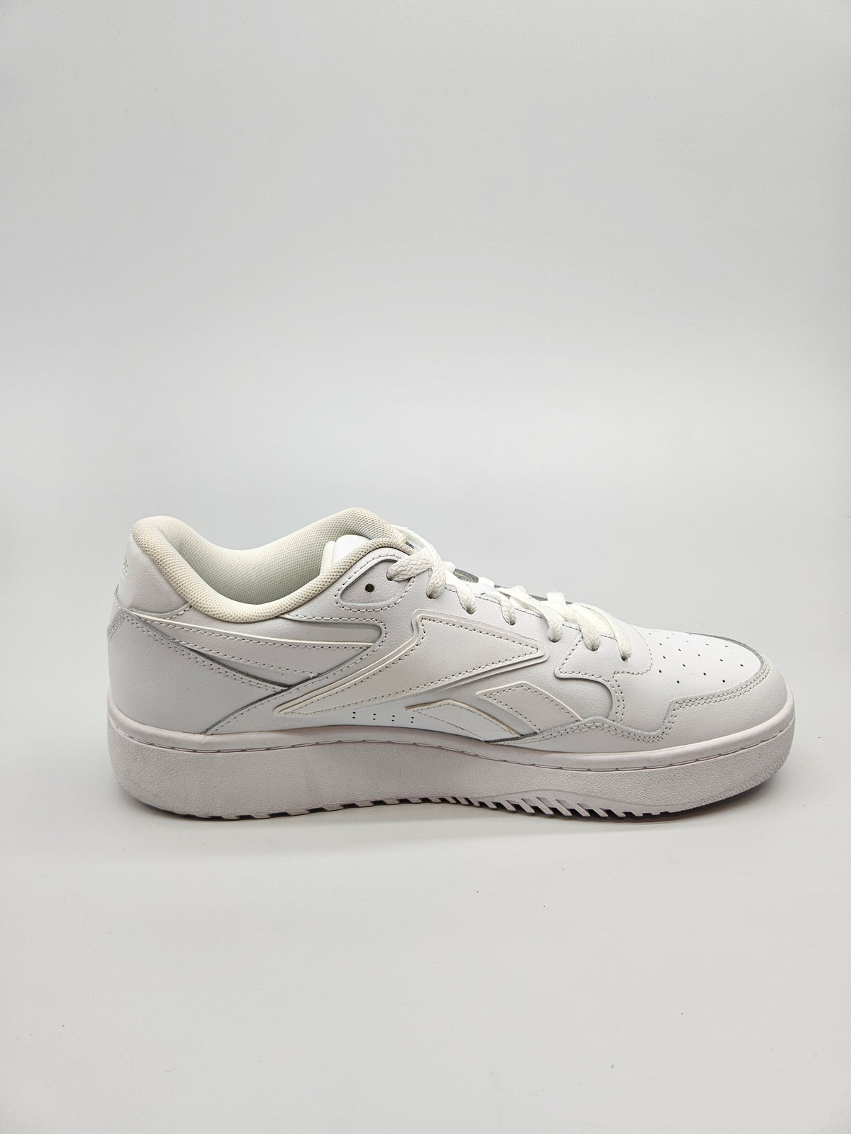 REEBOK NOVI ORIGINAL KOZNI PATIKI BR 44.5