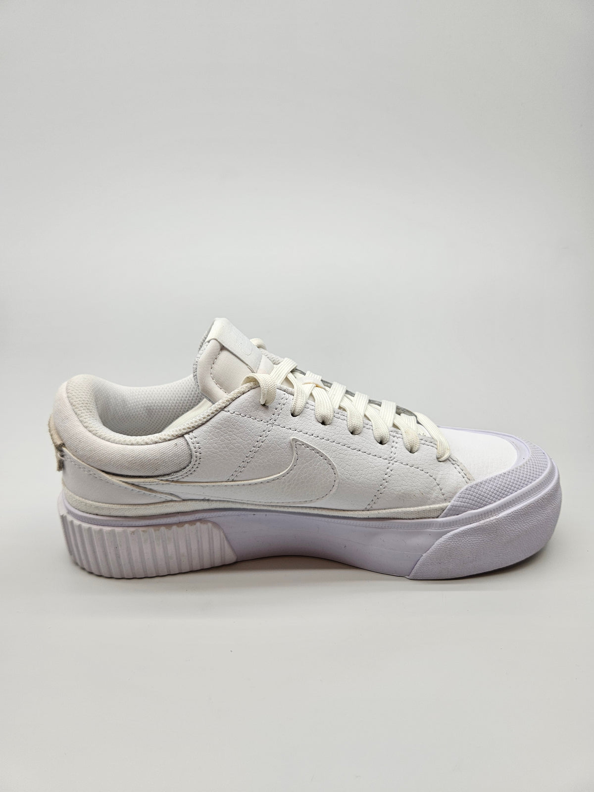NIKE NOVI ORIGINAL PATIKI BR 37.5