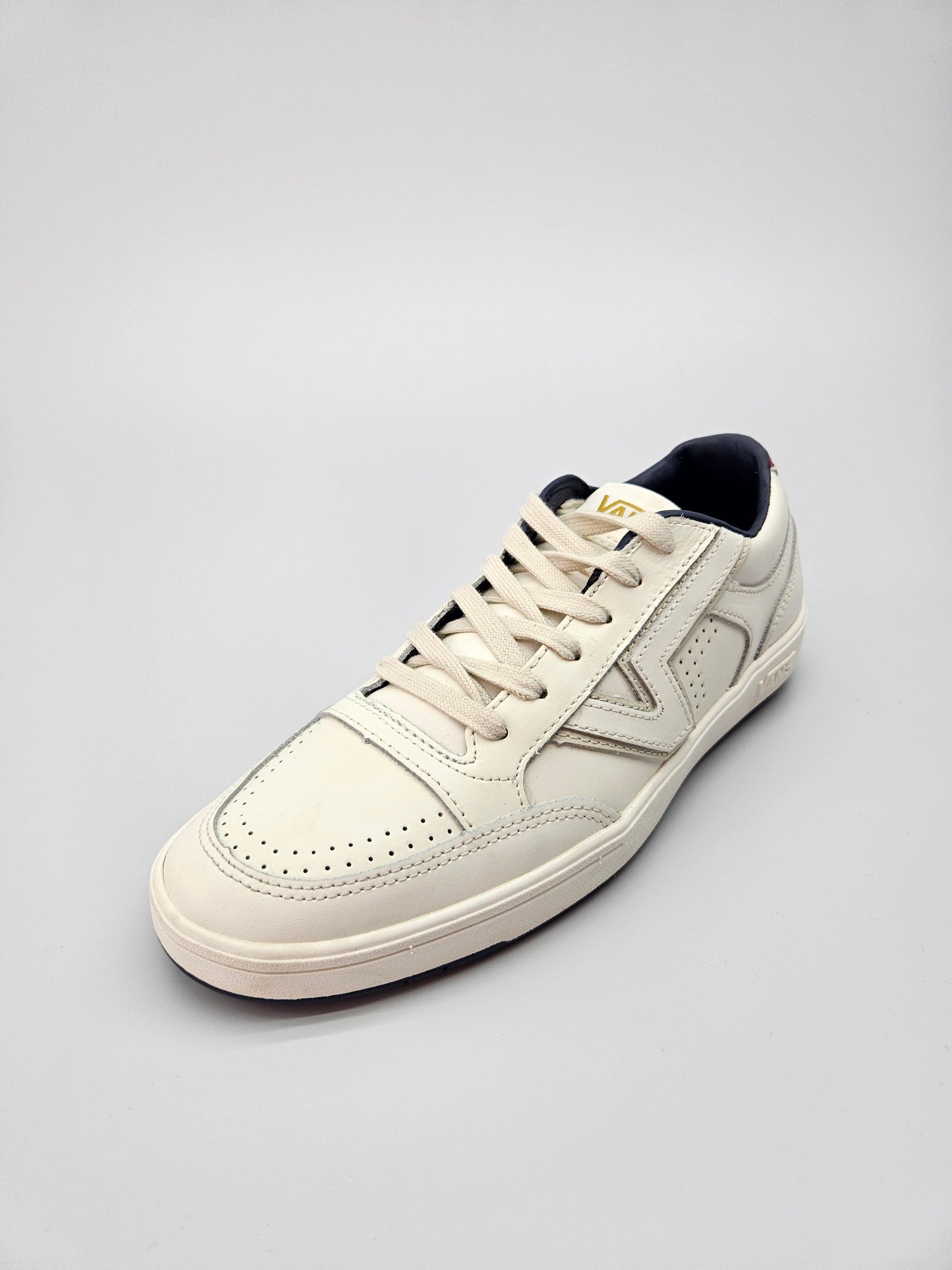 VANS NOVI ORIGINAL PATIKI BR 40.5