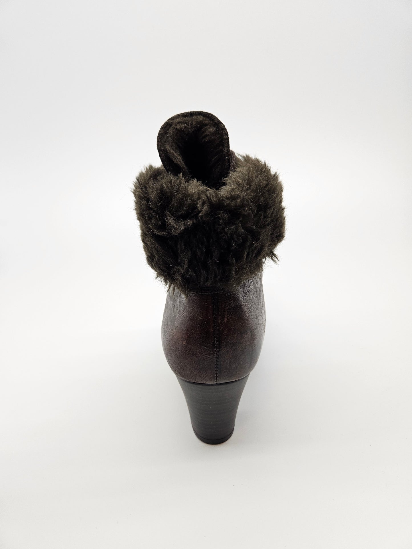 GABOR NOVI ORIGINAL KOZNI CIZMI BR 39.5