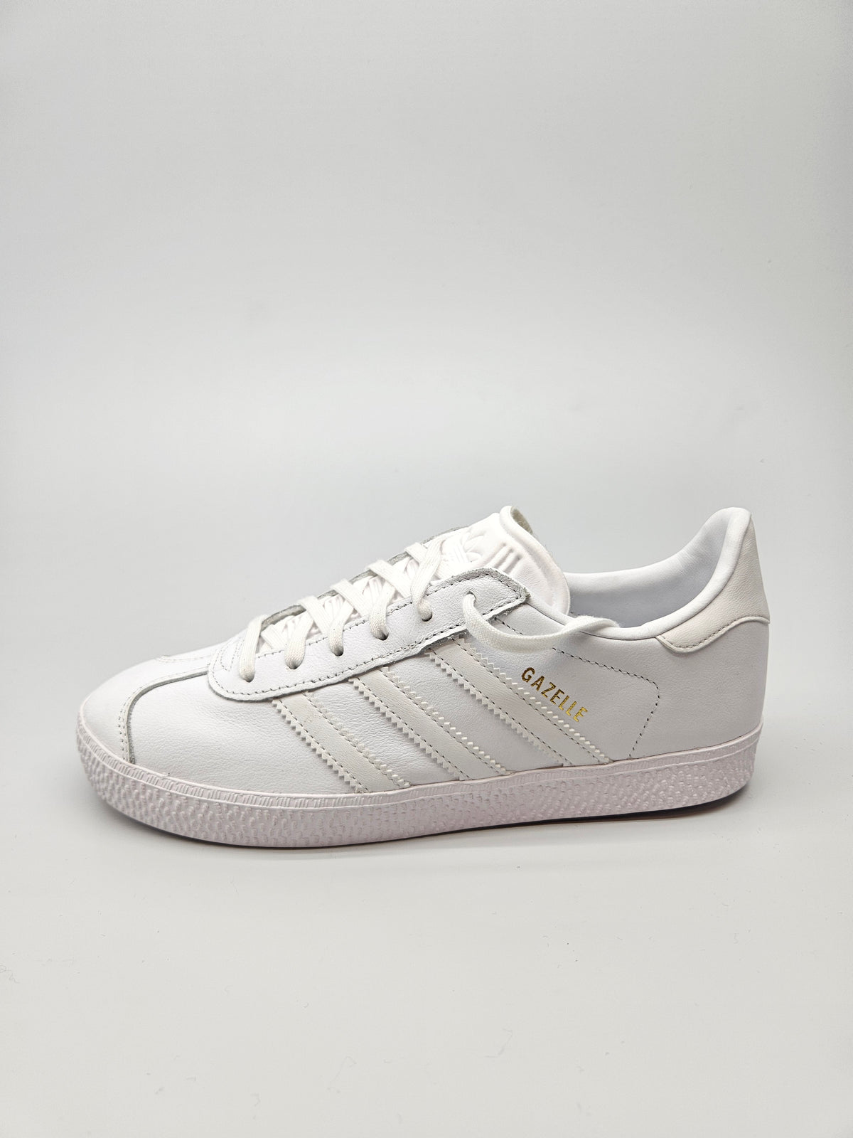 ADIDAS NOVI ORIGINAL PATIKI BR 37.5